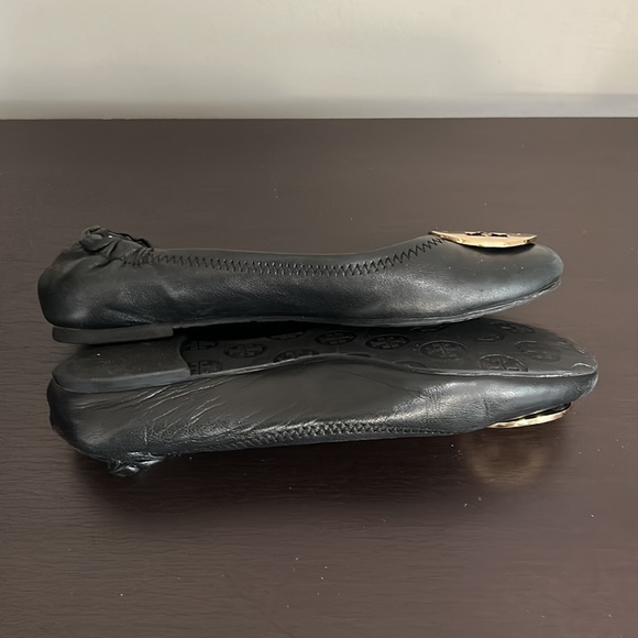 TORY BURCH Black Gold MINNIE TRAVEL BALLET Flat Leather Logo Shoe Sz 6 - Picture 16 of 16